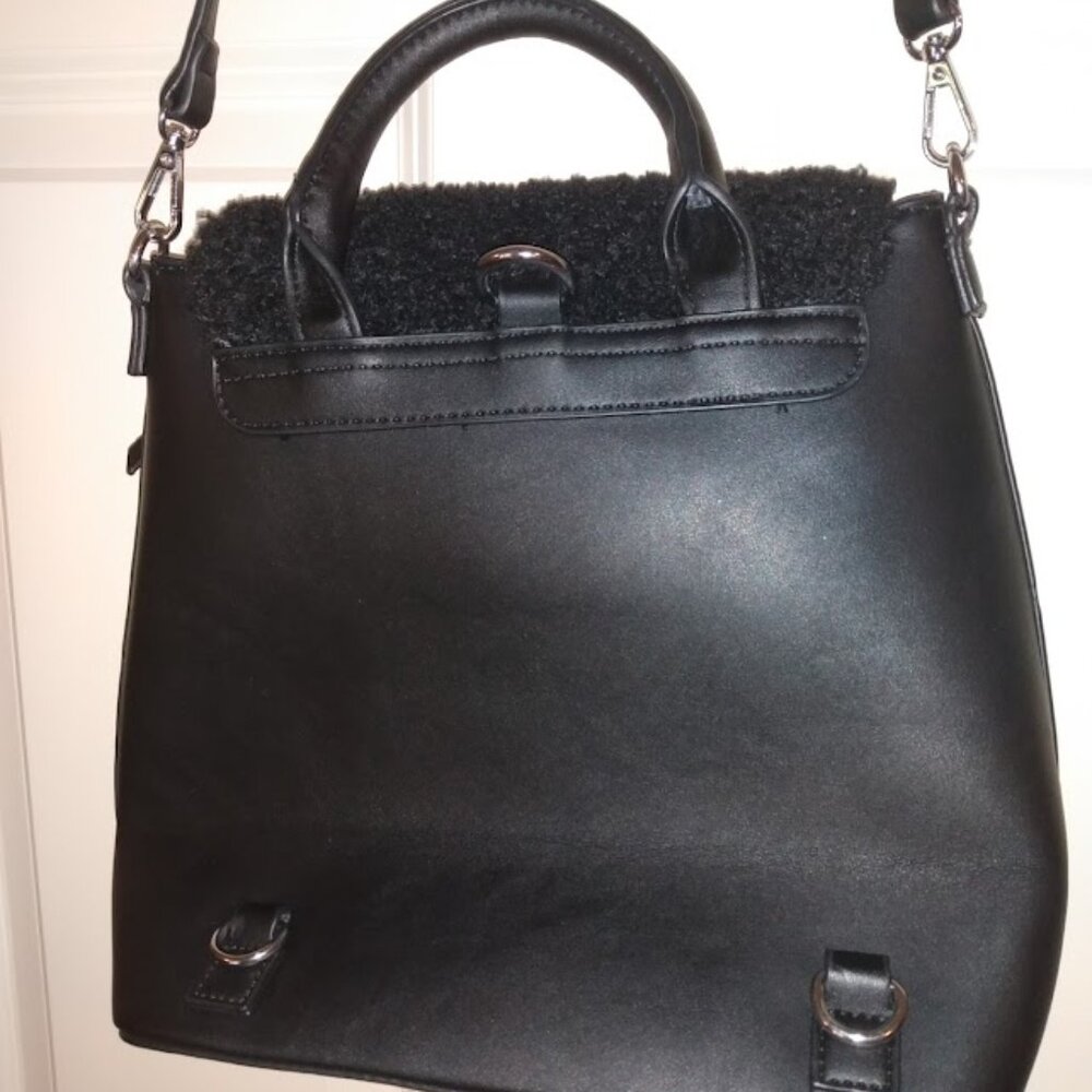 MMS: Black multi compartment crossbody/shoulder bag W/ detachable strap. - Picture 2 of 9